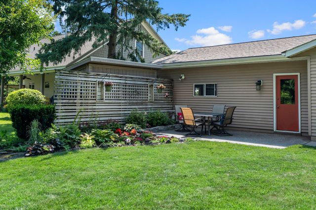 2929 Lake Elmo Avenue N, Lake Elmo, MN 55042