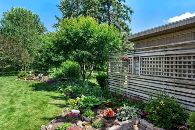 2929 Lake Elmo Avenue N, Lake Elmo, MN 55042