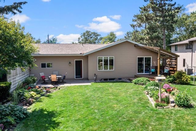 2929 Lake Elmo Avenue N, Lake Elmo, MN 55042