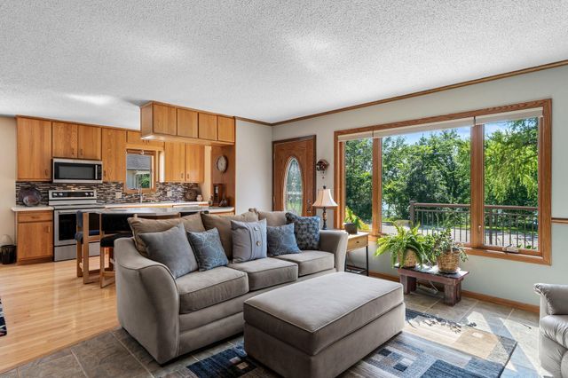 2929 Lake Elmo Avenue N, Lake Elmo, MN 55042