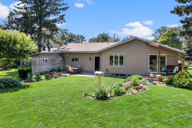 2929 Lake Elmo Avenue N, Lake Elmo, MN 55042