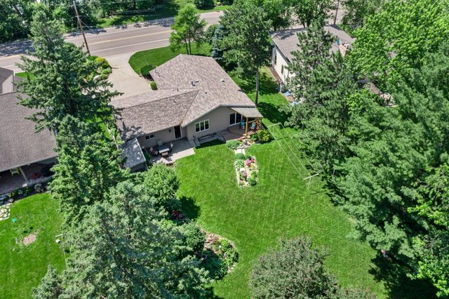 2929 Lake Elmo Avenue N, Lake Elmo, MN 55042