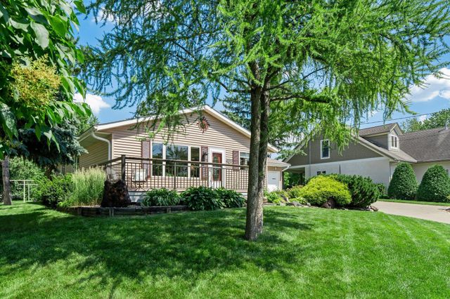 2929 Lake Elmo Avenue N, Lake Elmo, MN 55042