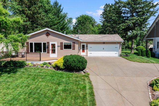 2929 Lake Elmo Avenue N, Lake Elmo, MN 55042