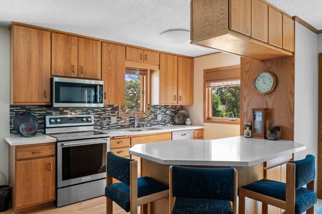 2929 Lake Elmo Avenue N, Lake Elmo, MN 55042