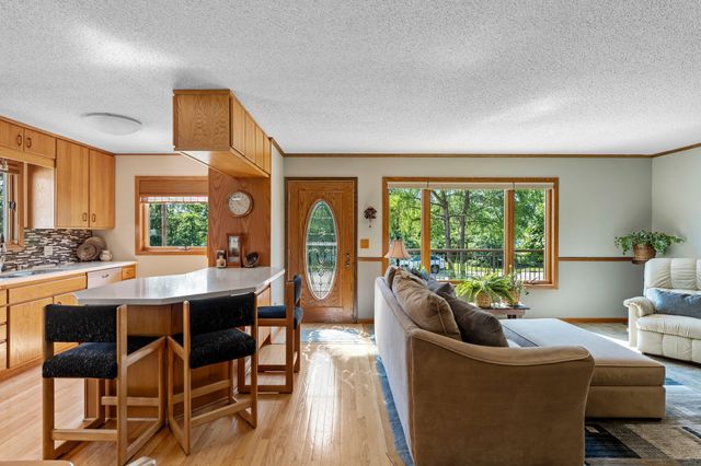 2929 Lake Elmo Avenue N, Lake Elmo, MN 55042