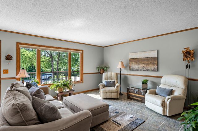 2929 Lake Elmo Avenue N, Lake Elmo, MN 55042