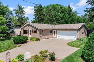 2929 Lake Elmo Avenue N, Lake Elmo, MN 55042
