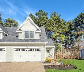 30 Lakepoint Way 30, Hopkinton, MA 01748