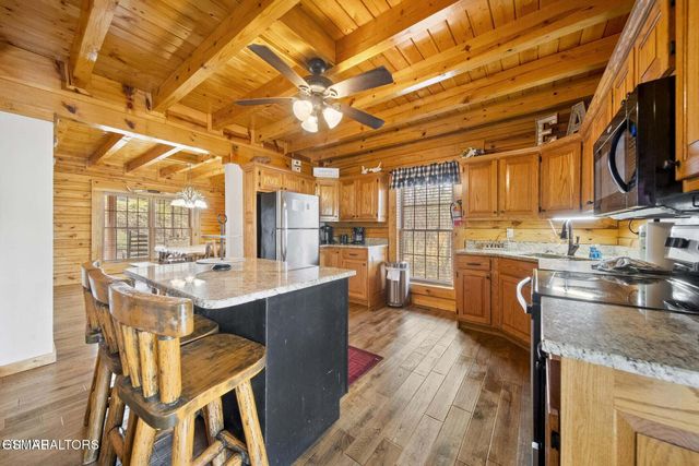 2023 Piney Overlook Lane, Pigeon Forge, TN 37862