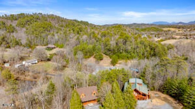 2023 Piney Overlook Lane, Pigeon Forge, TN 37862