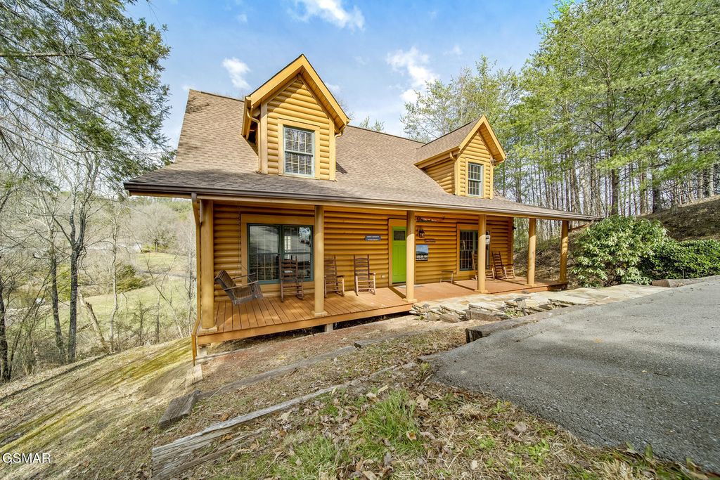 2023 Piney Overlook Lane, Pigeon Forge, TN 37862