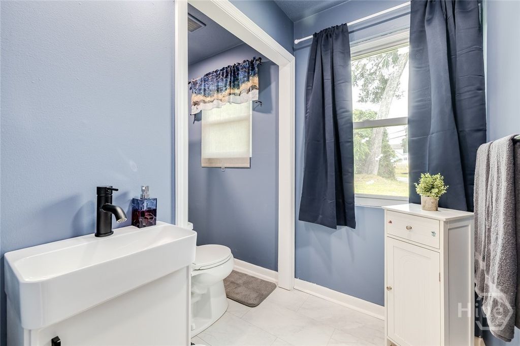 Image 12 of property listing at 101 Michael Court, Savannah, GA 31406
