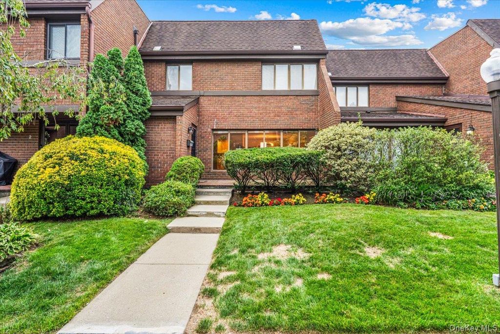 4 Spring Hollow, Roslyn, NY 11576 — exterior