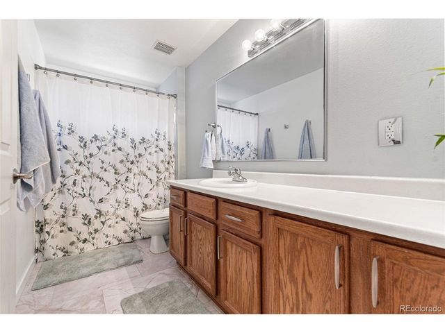 18611 E Water Dr E, Aurora, CO 80013
