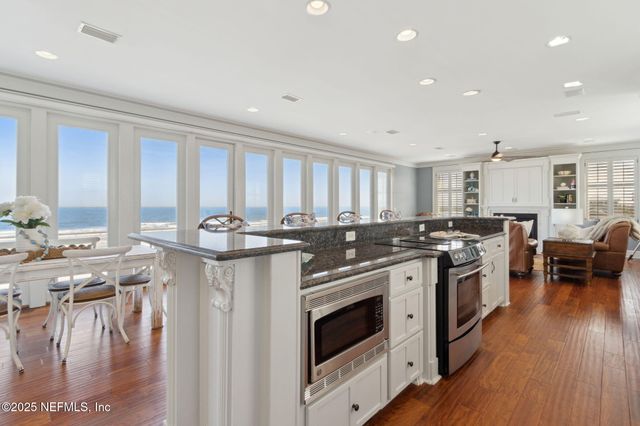 822 S FLETCHER Avenue, Fernandina Beach, FL 32034