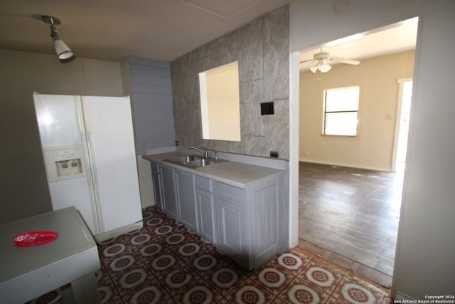 307 E LACHAPELLE, San Antonio, TX 78204