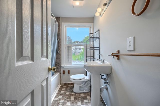 1 ARWELL CT, Baltimore, MD 21236