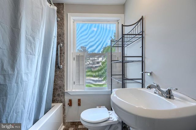 1 ARWELL CT, Baltimore, MD 21236