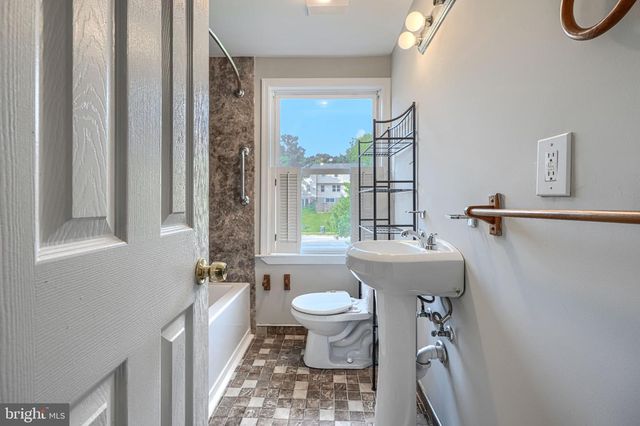 1 ARWELL CT, Baltimore, MD 21236