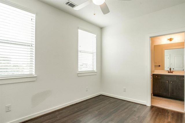 3513 S Hills Avenue, Fort Worth, TX 76109