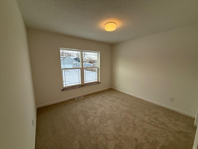 3335 Lincolnshire Road, Waterloo, IA 50701