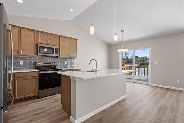3335 Lincolnshire Road, Waterloo, IA 50701