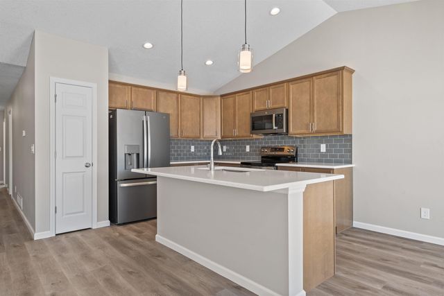 3335 Lincolnshire Road, Waterloo, IA 50701