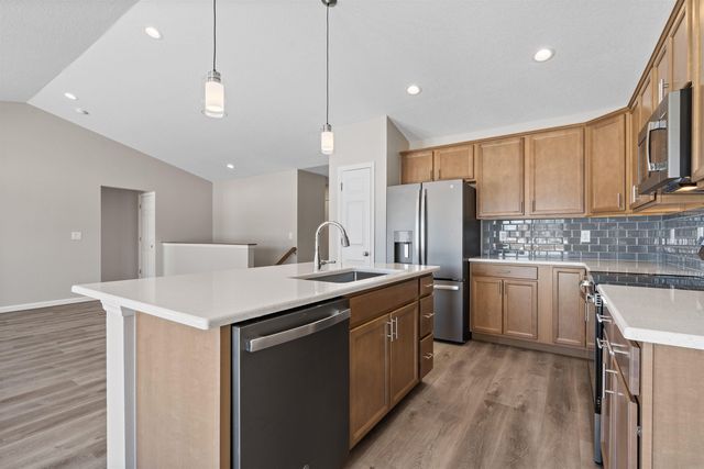 3335 Lincolnshire Road, Waterloo, IA 50701