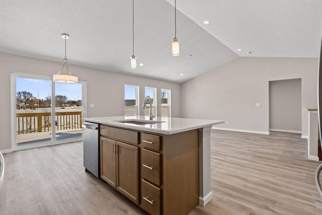 3335 Lincolnshire Road, Waterloo, IA 50701