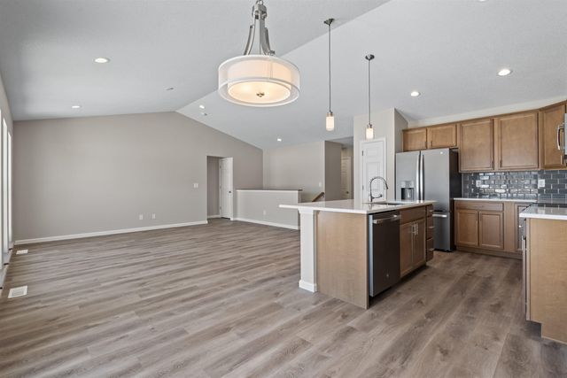 3335 Lincolnshire Road, Waterloo, IA 50701