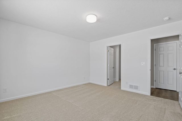3335 Lincolnshire Road, Waterloo, IA 50701