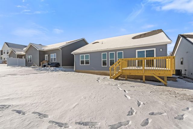 3335 Lincolnshire Road, Waterloo, IA 50701