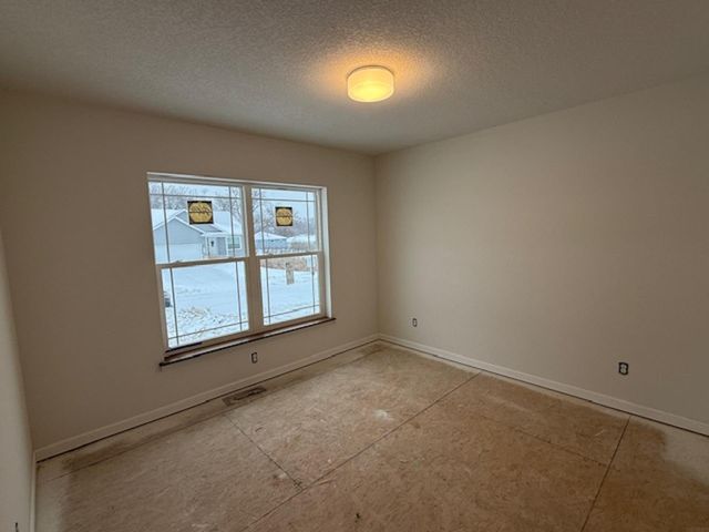 3335 Lincolnshire Road, Waterloo, IA 50701