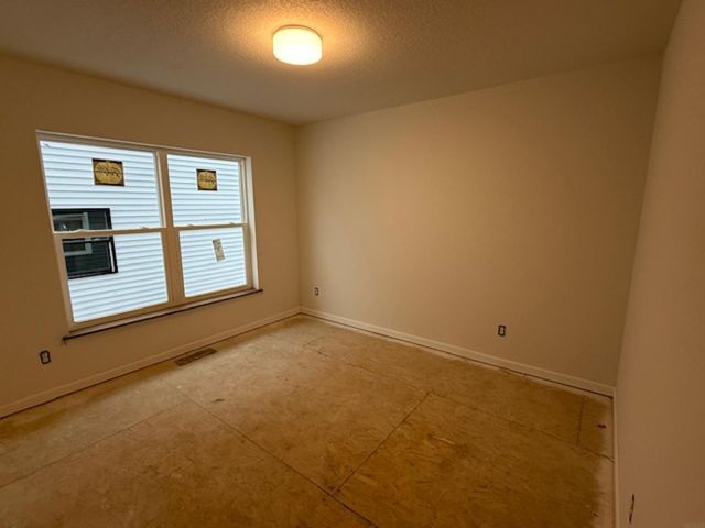 3335 Lincolnshire Road, Waterloo, IA 50701