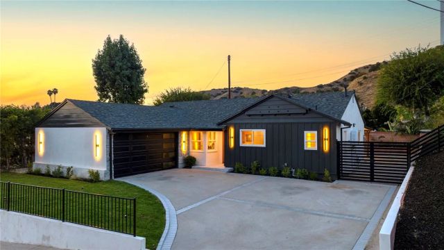 10211 Roscoe, Los Angeles, CA 91352