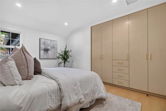 10211 Roscoe, Los Angeles, CA 91352