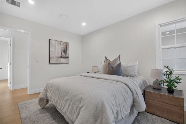 10211 Roscoe, Los Angeles, CA 91352