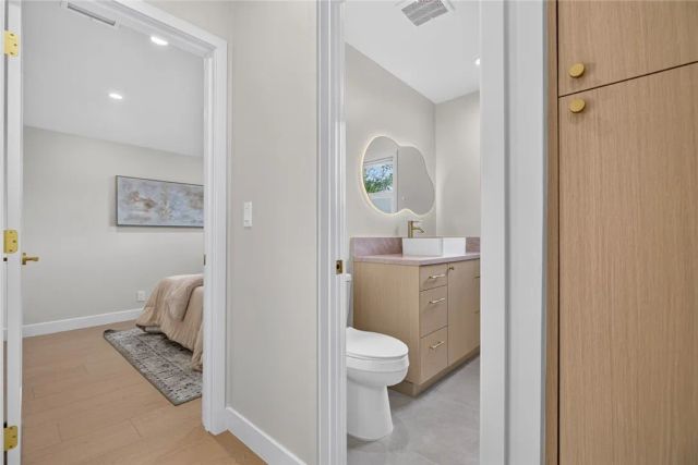 10211 Roscoe, Los Angeles, CA 91352