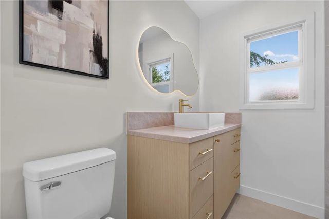 10211 Roscoe, Los Angeles, CA 91352