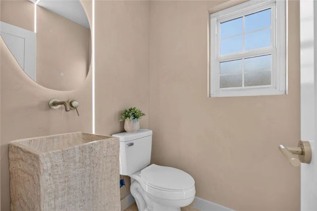 10211 Roscoe, Los Angeles, CA 91352