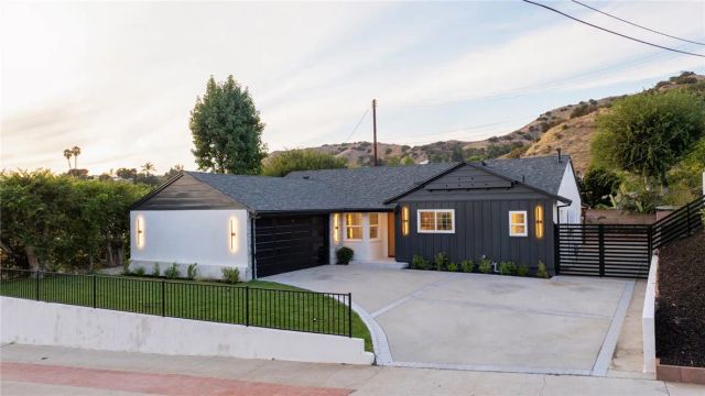 10211 Roscoe, Los Angeles, CA 91352