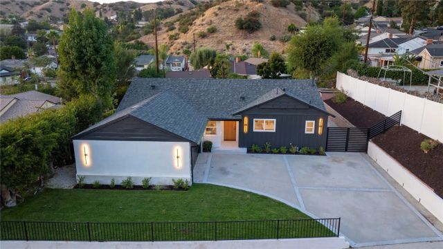 10211 Roscoe, Los Angeles, CA 91352
