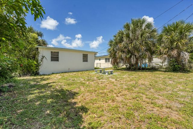 1208 W 32ND Street, Riviera Beach, FL 33404