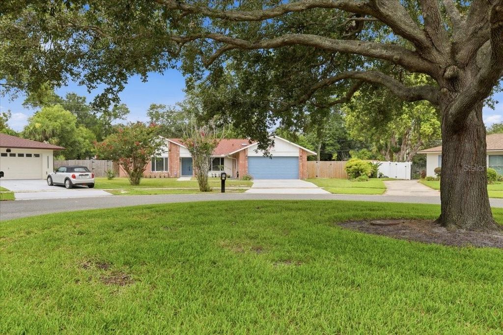 Image 2 of property listing at 8495 CARAWAY COURT, Orlando, FL 32819