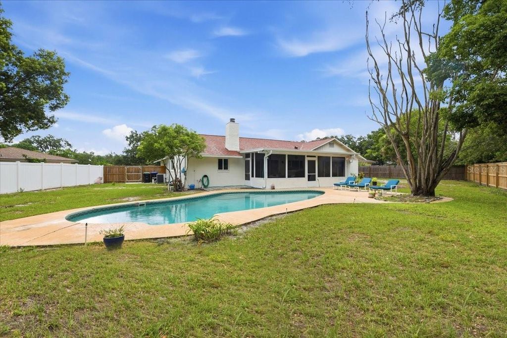Image 5 of property listing at 8495 CARAWAY COURT, Orlando, FL 32819