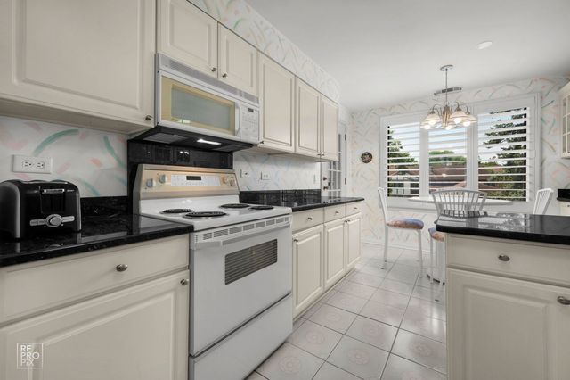 7800 W Foresthill Lane 204, Palos Heights, IL 60463