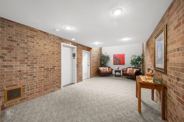 7800 W Foresthill Lane 204, Palos Heights, IL 60463