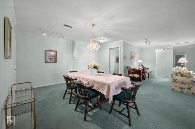 7800 W Foresthill Lane 204, Palos Heights, IL 60463
