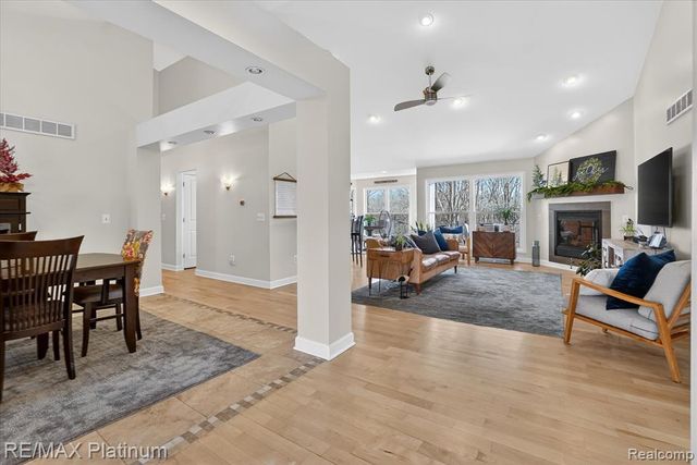 2206 Moorlands View, Howell, MI 48855